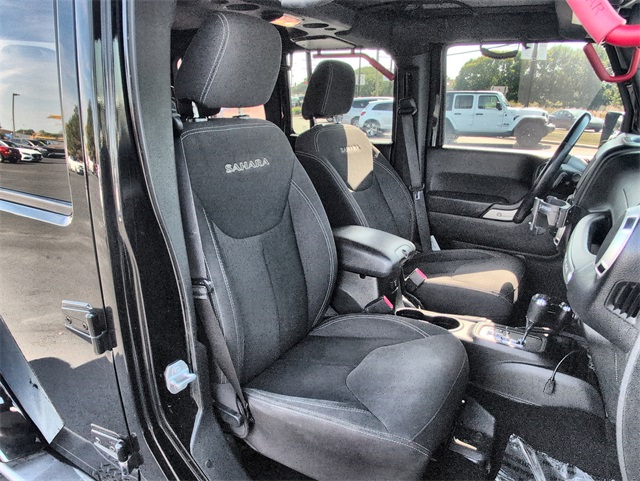 2017 Jeep Wrangler Unlimited Sahara photo 24