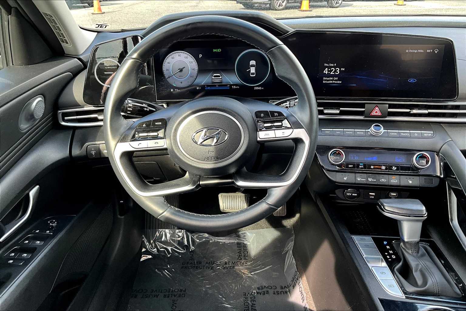 2023 Hyundai Elantra Limited photo 5