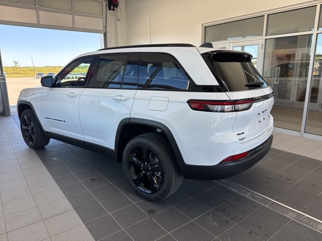 2025 Jeep Grand Cherokee Limited photo 3