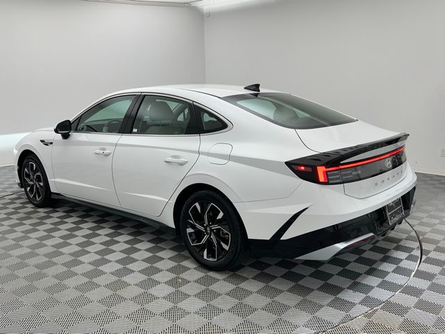 2024 Hyundai Sonata SEL photo 2