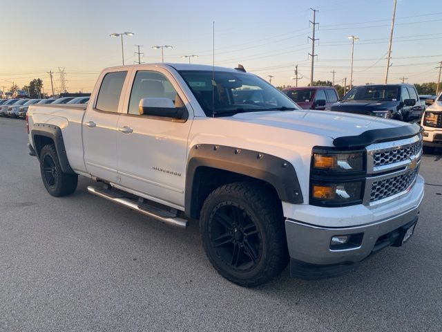 2015 Chevrolet Silverado LT photo 3
