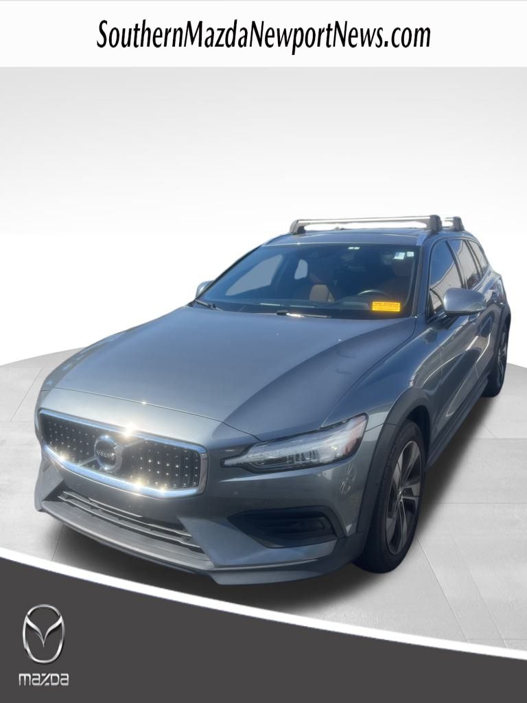 2020 Volvo V60 Cross Country Base