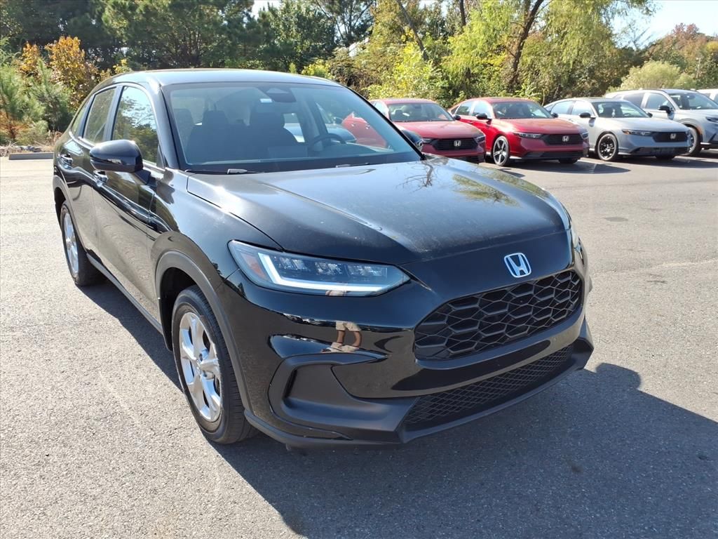 2025 Honda HR-V LX's photo