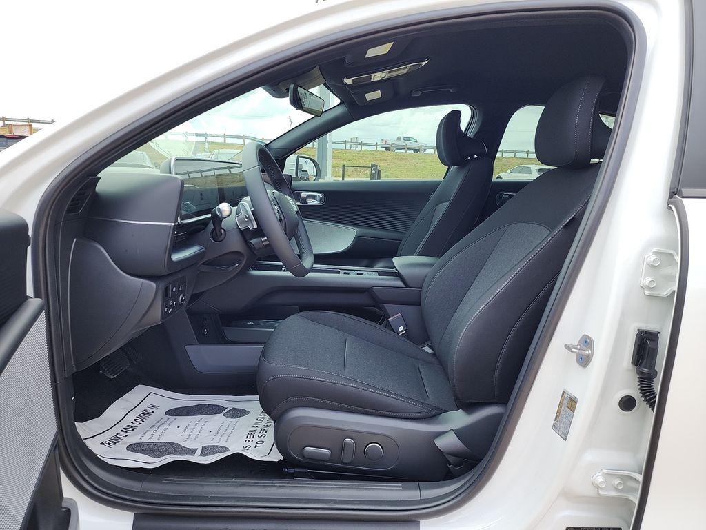 2023 Hyundai Ioniq 6 SE Standard Range photo 3