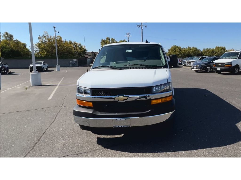 2025 Chevrolet Express Cargo 2500 photo 4