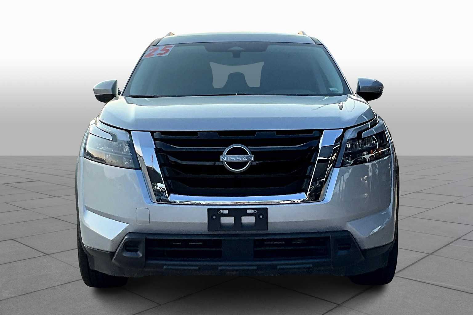 2025 Nissan Pathfinder SV photo 3