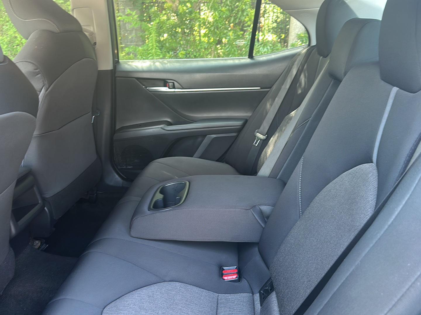 2021 Toyota Camry Hybrid LE photo 2