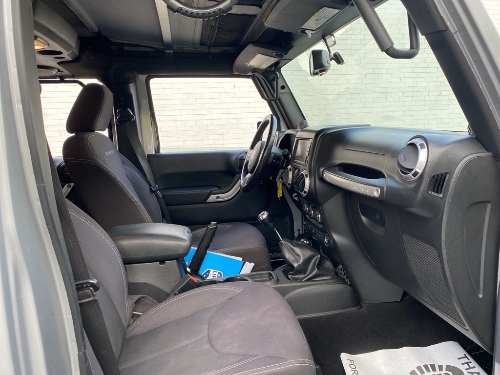 2013 Jeep Wrangler Unlimited Rubicon photo 12