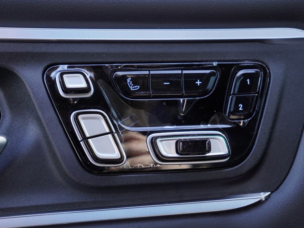 New 2026 Diamond Black Crystal Pearl-Coat Exterior Paint RAM Tungsten image 12