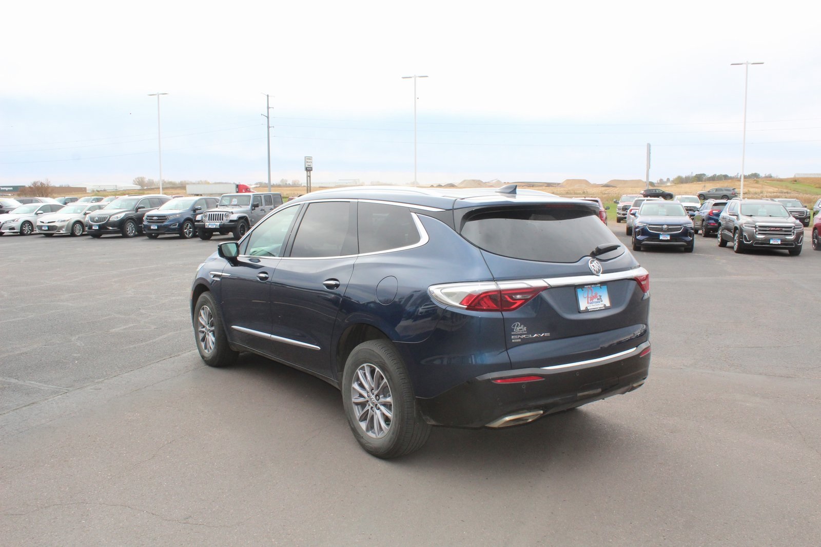 2023 Buick Enclave Essence photo 2