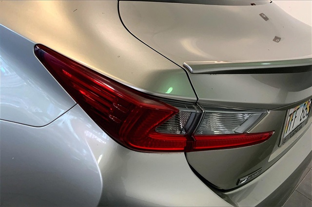2017 Lexus RC 200t photo 27