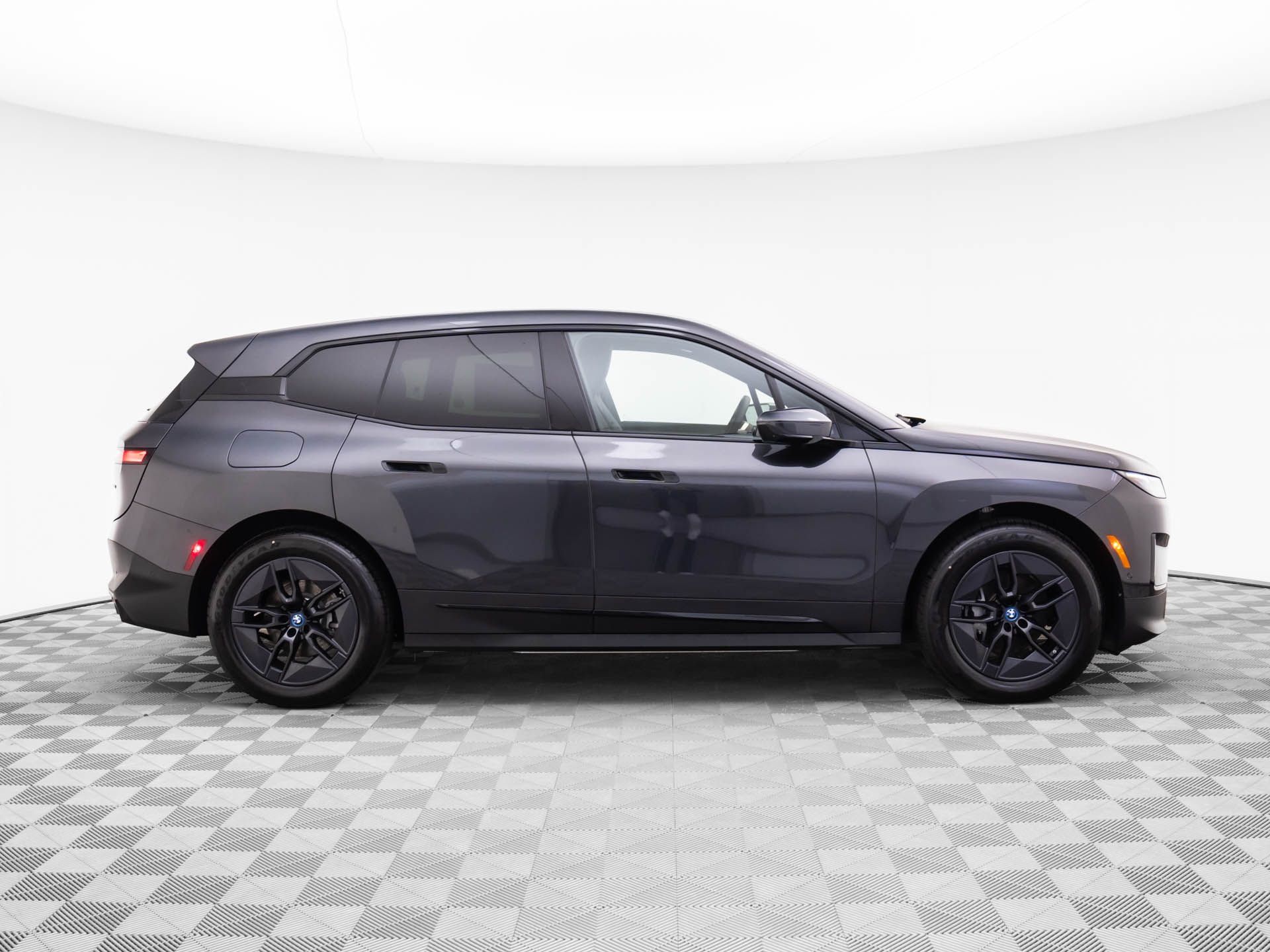 2025 Bmw iX photo 3