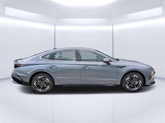 2026 Hyundai Sonata SEL Sport photo 2