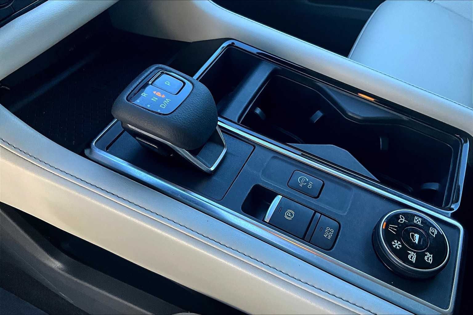 2023 Nissan Pathfinder SL photo 15