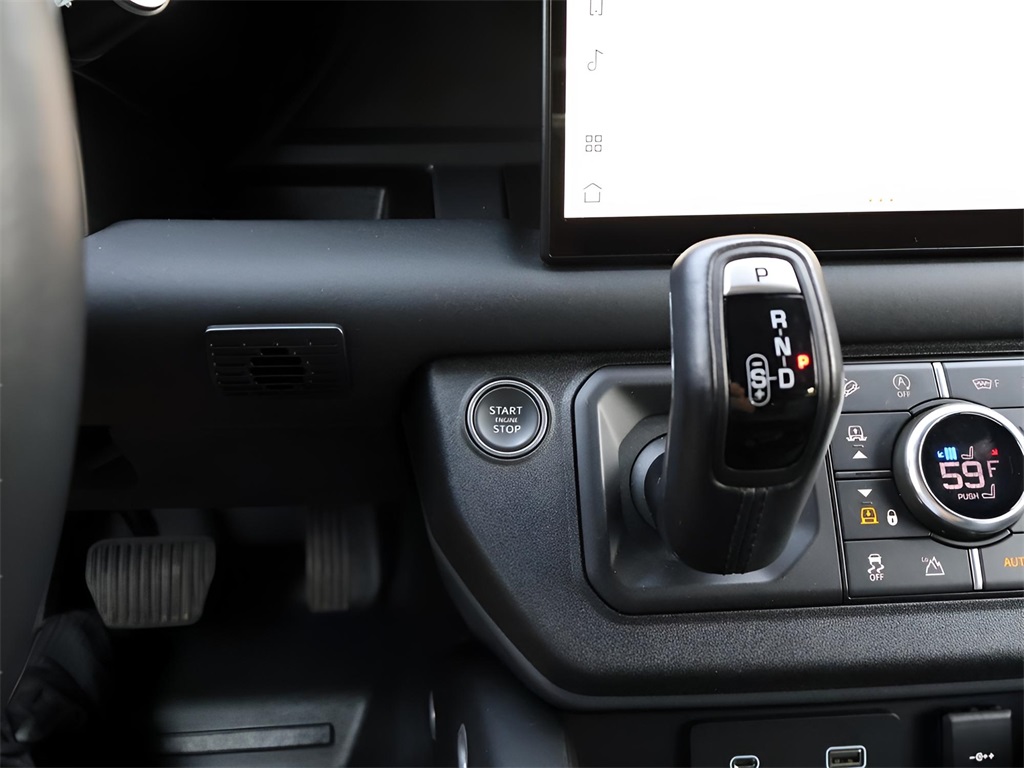 2024 Land Rover Defender 130 X-Dynamic SE photo 26