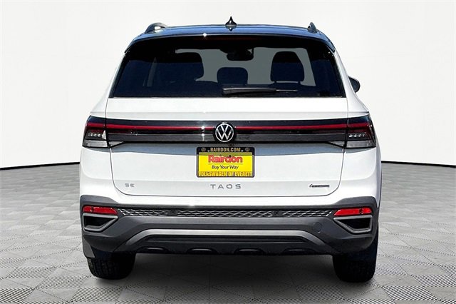 2025 Volkswagen Taos SE photo 4
