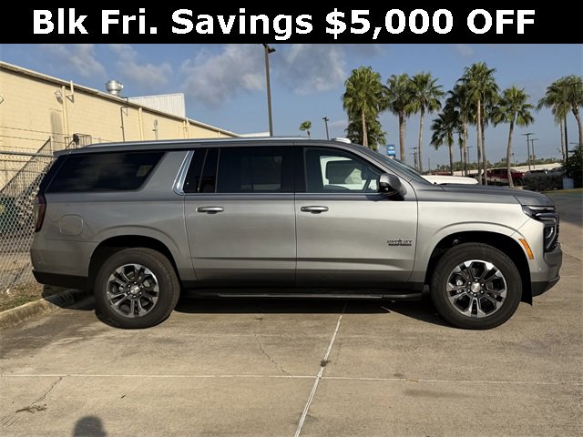 2026 Chevrolet Suburban LT photo 2