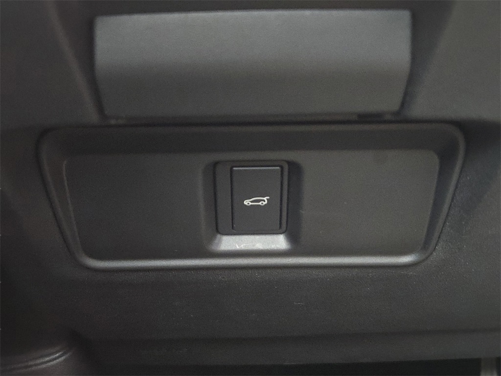 2025 Land Rover Discovery Sport SE photo 19