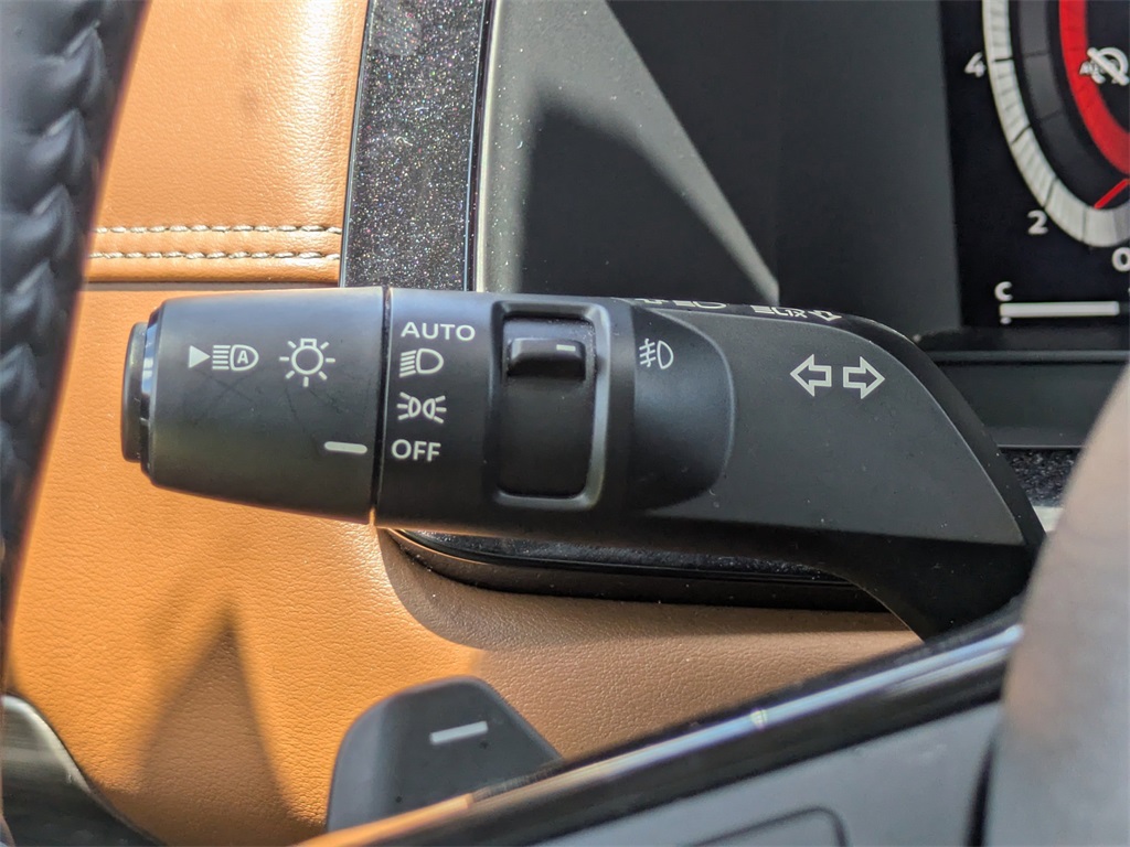2023 Nissan Pathfinder Platinum photo 24
