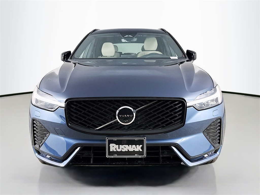 2026 Volvo XC60 B5 Plus photo 2
