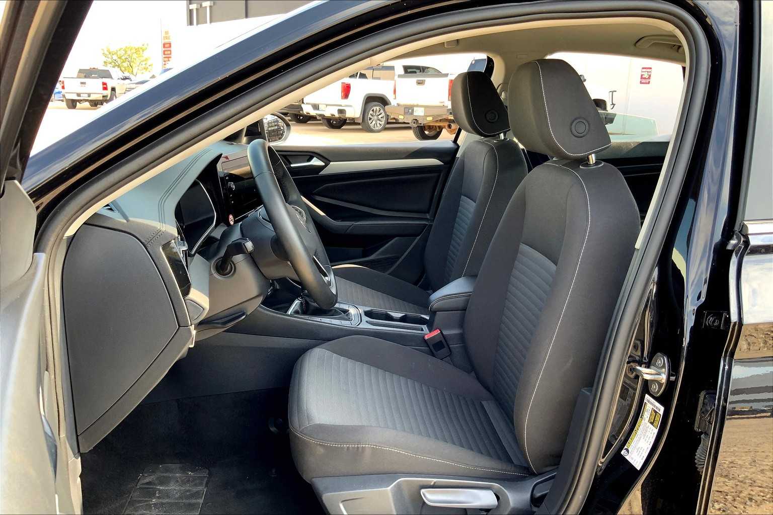 2025 Volkswagen Jetta S photo 7