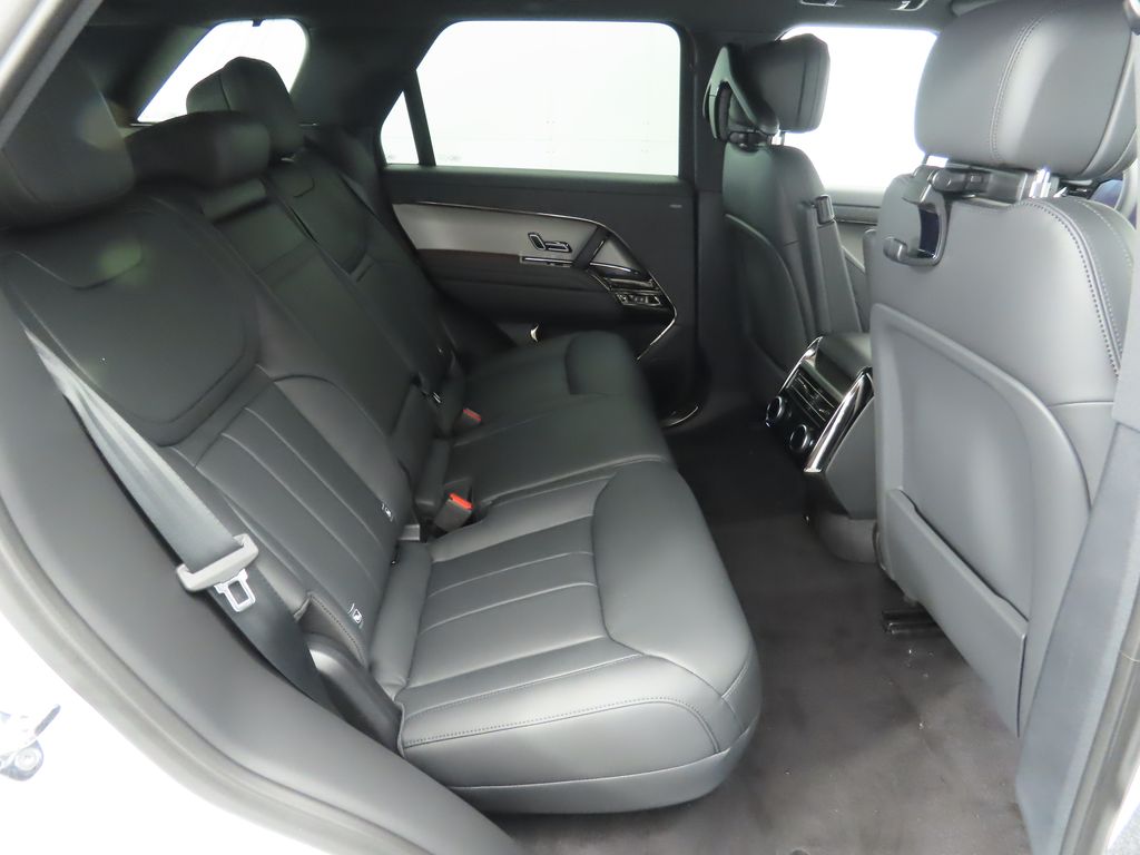 2025 Land Rover Range Rover Sport SE photo 19