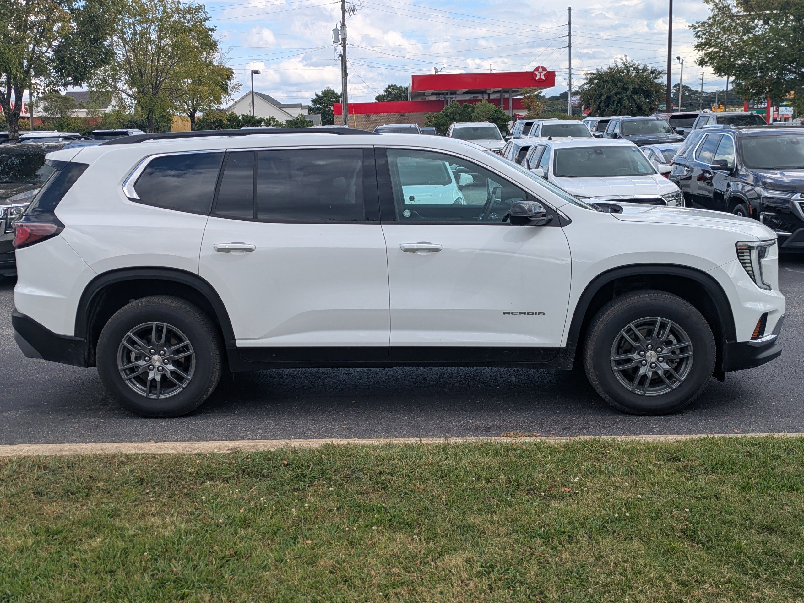 2025 Gmc Acadia Elevation photo 2