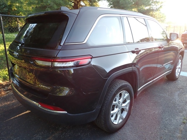 2023 Jeep Grand Cherokee Limited photo 4