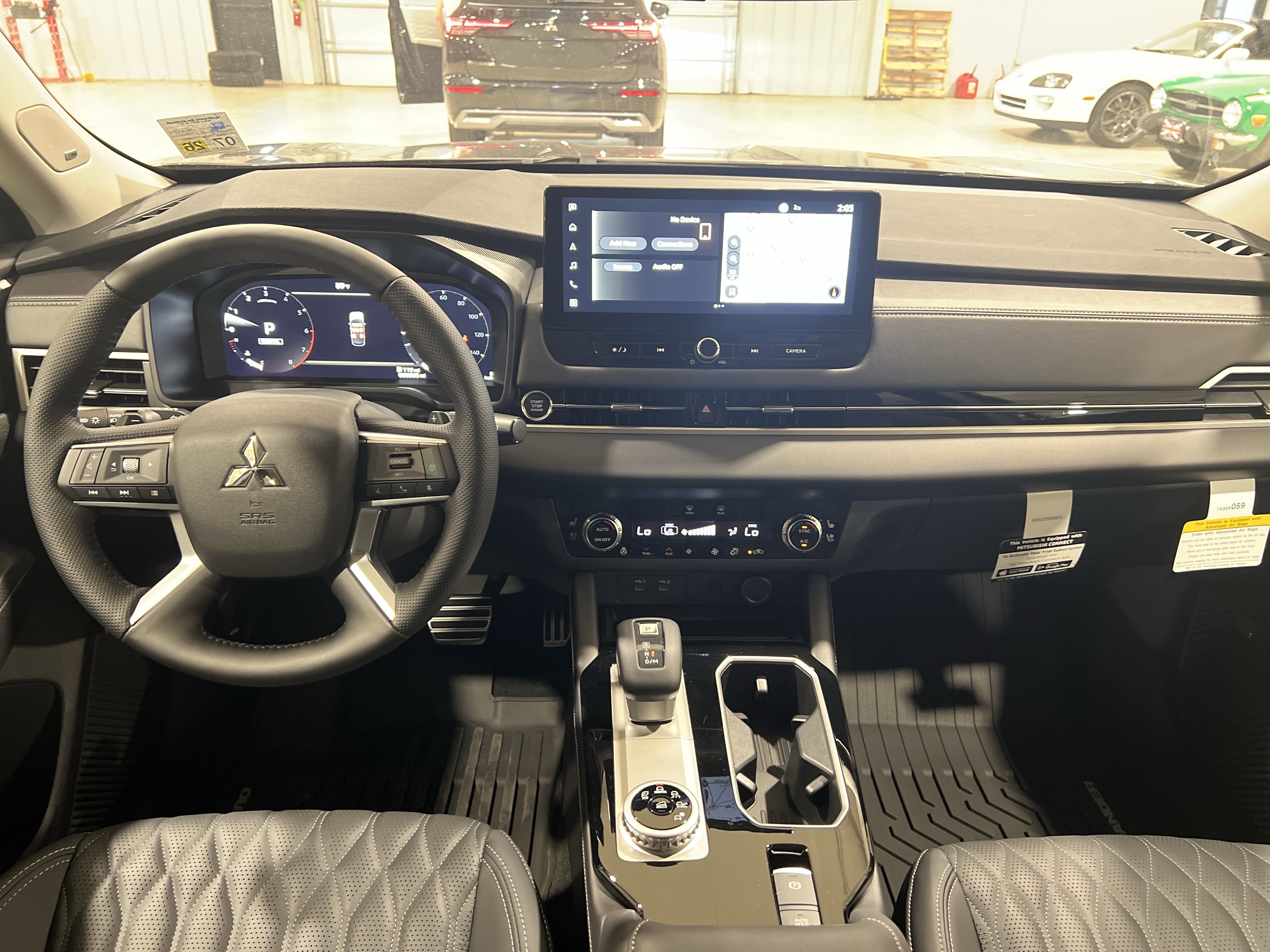 2025 Mitsubishi Outlander SEL photo 10