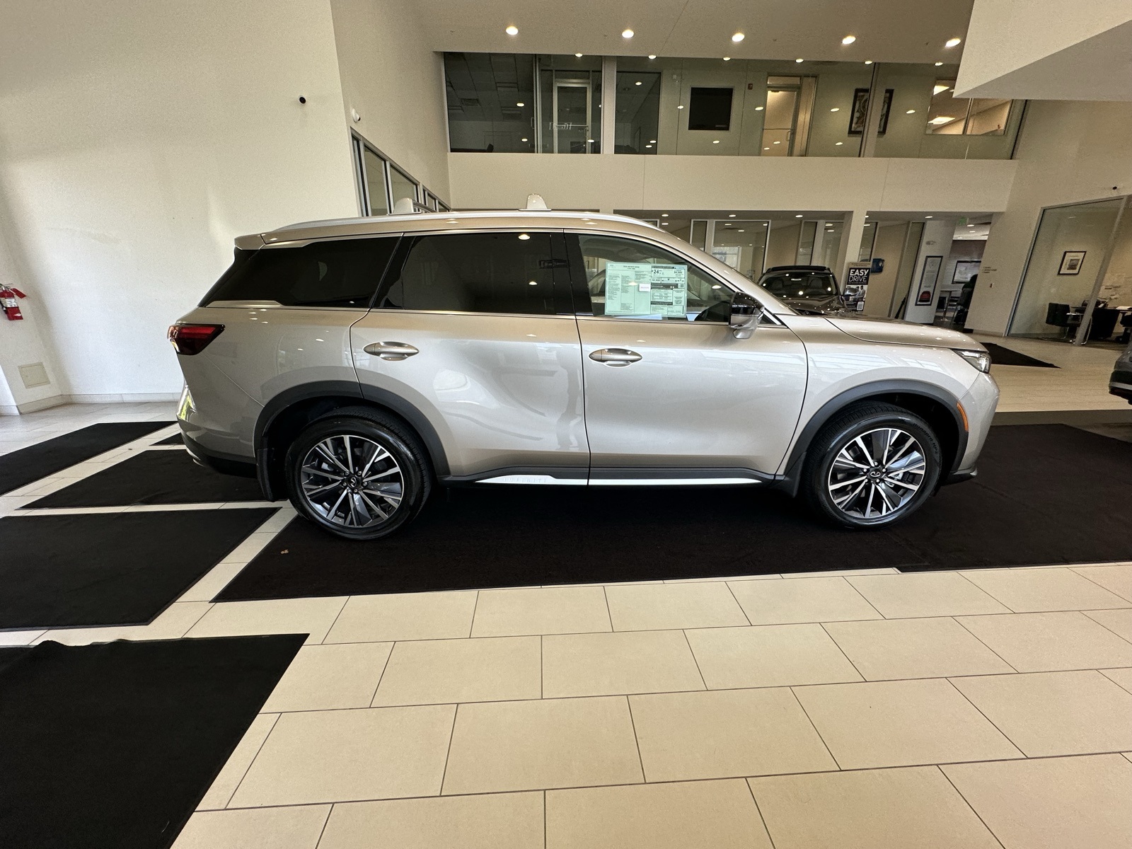 2026 Infiniti QX60 Luxe photo 8