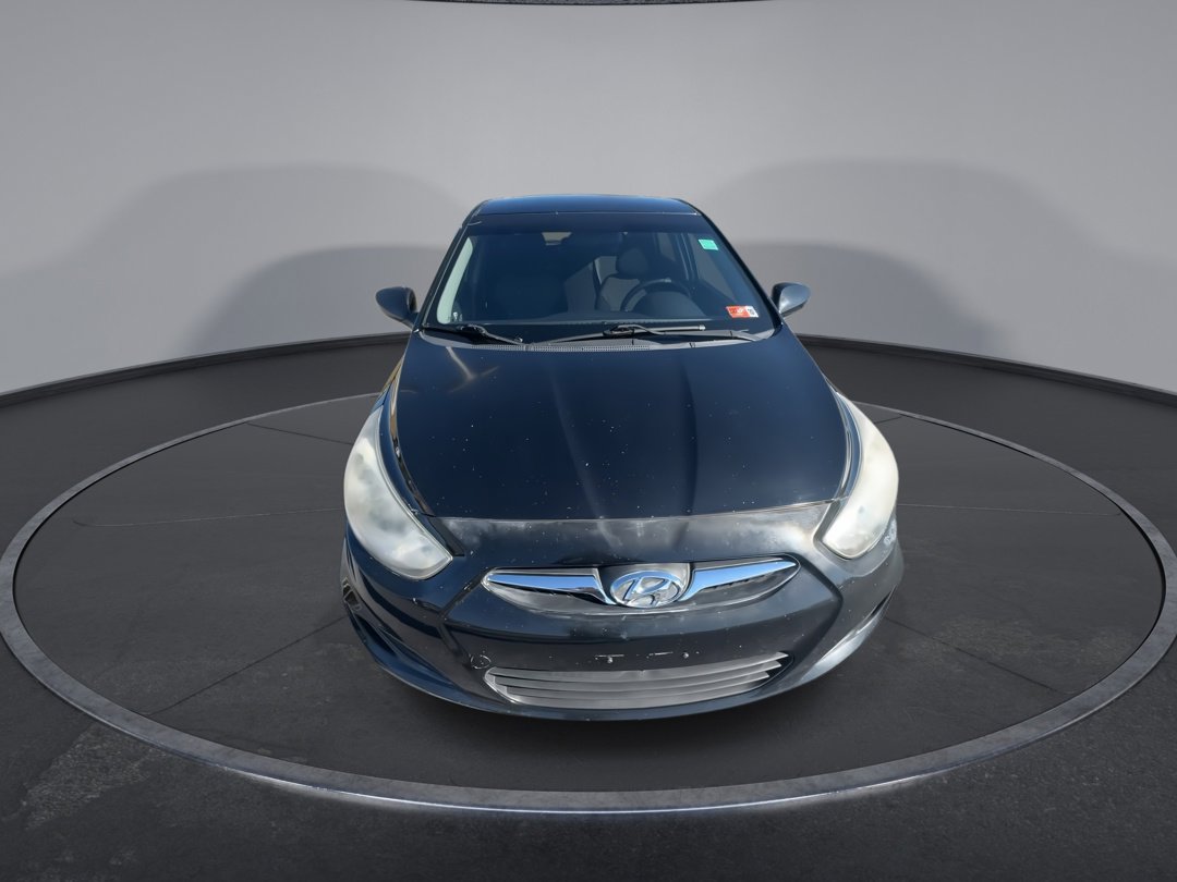 2012 Hyundai Accent GS photo 3