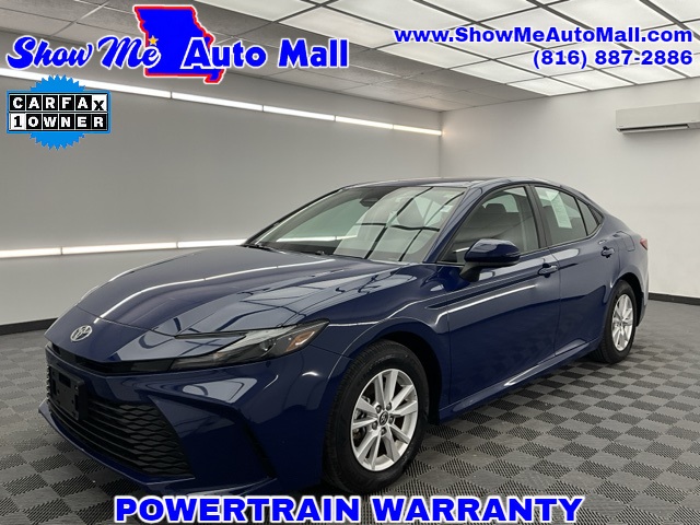 2025 Toyota Camry SE's photo