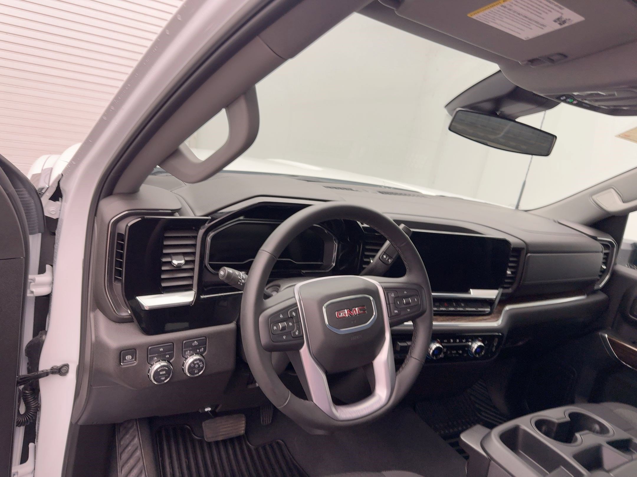 2025 Gmc Sierra 2500 HD SLE photo 4