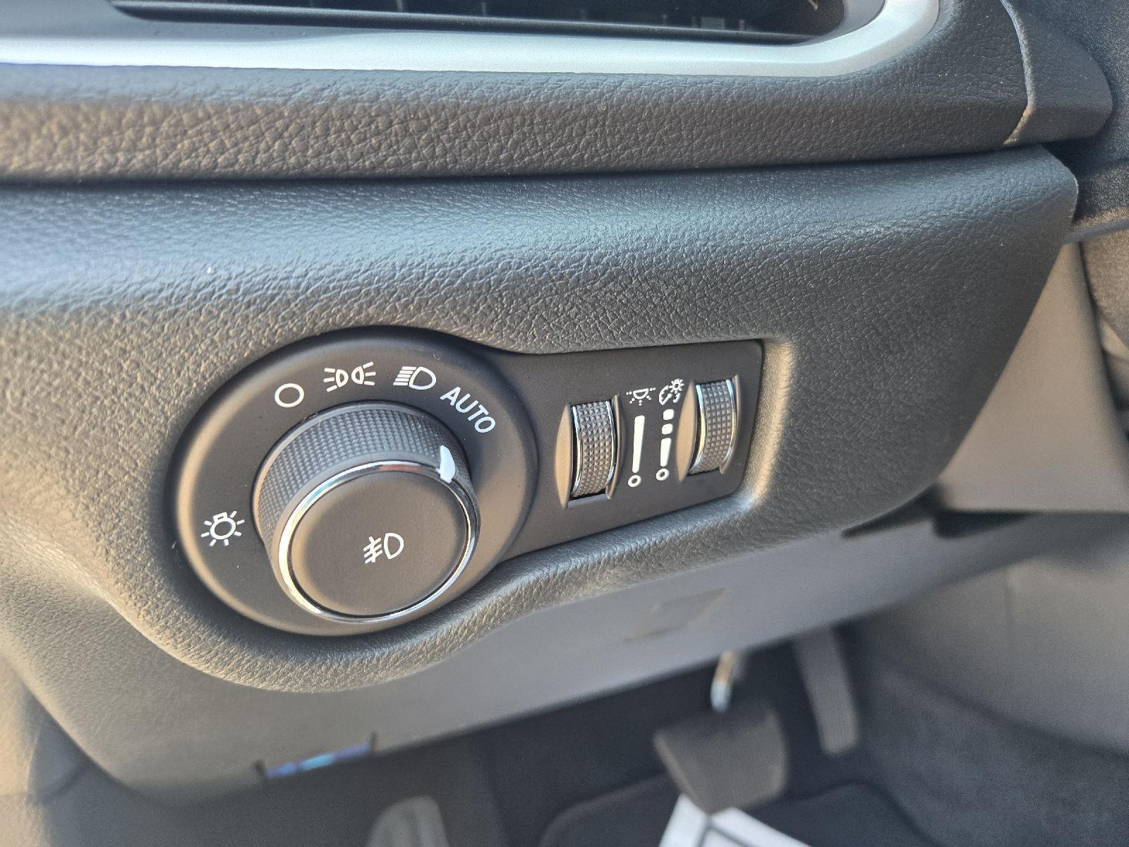 2026 Chrysler Pacifica photo 14