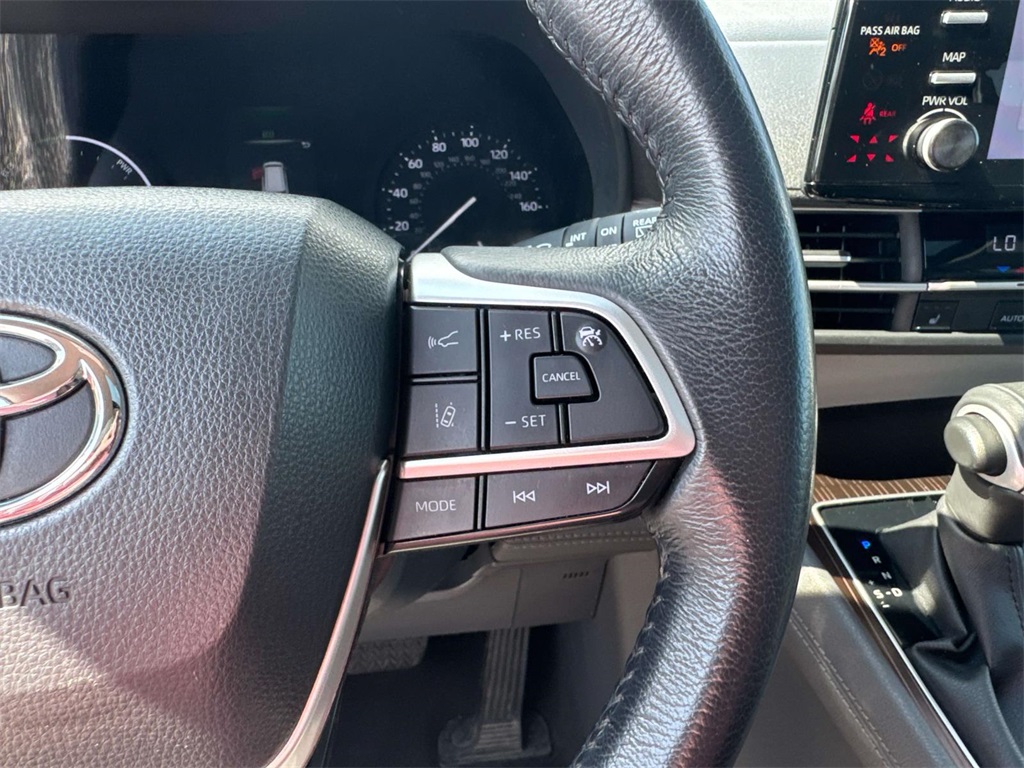 2024 Toyota Sienna XLE photo 25