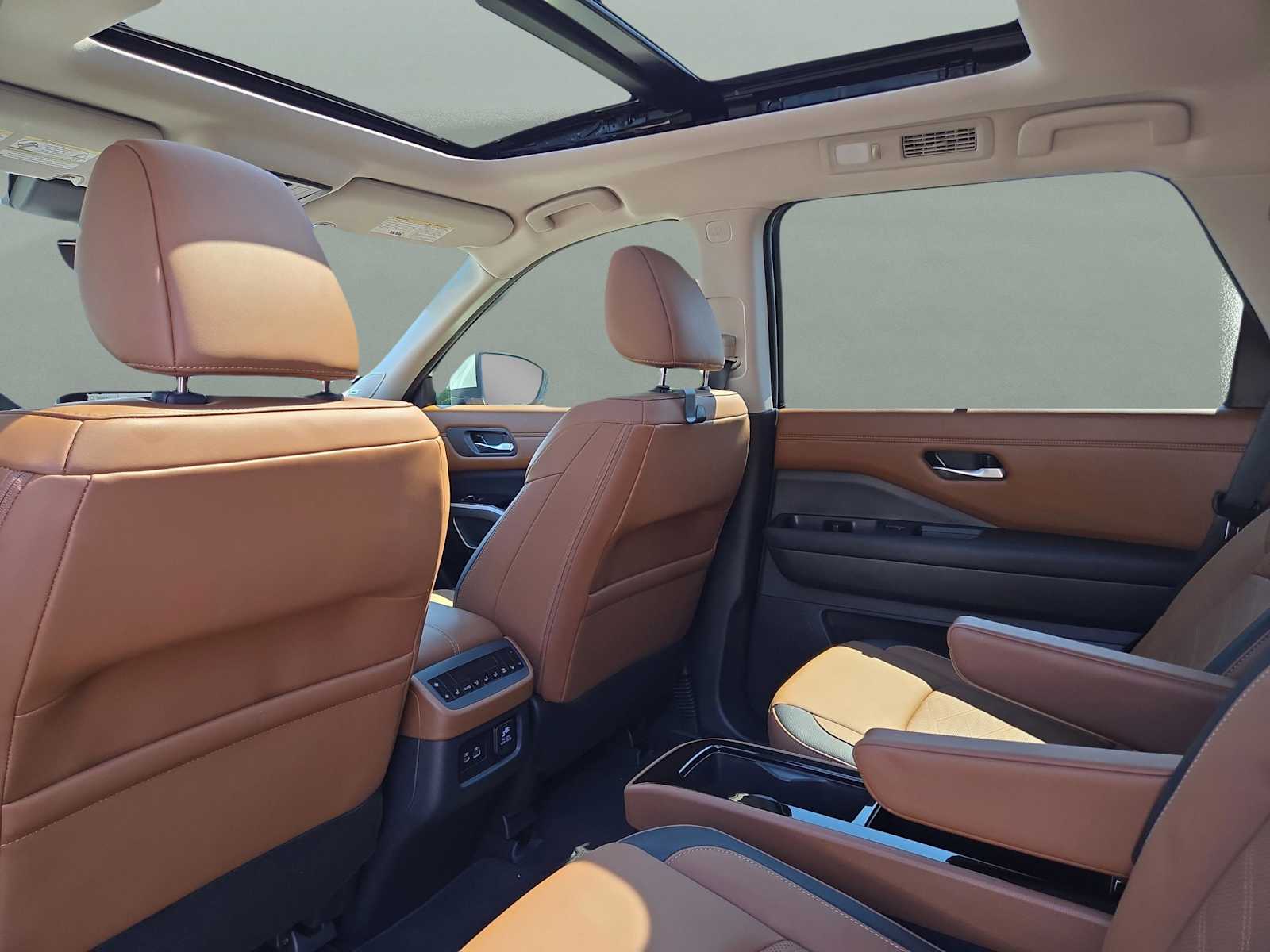 2024 Nissan Pathfinder Platinum photo 15