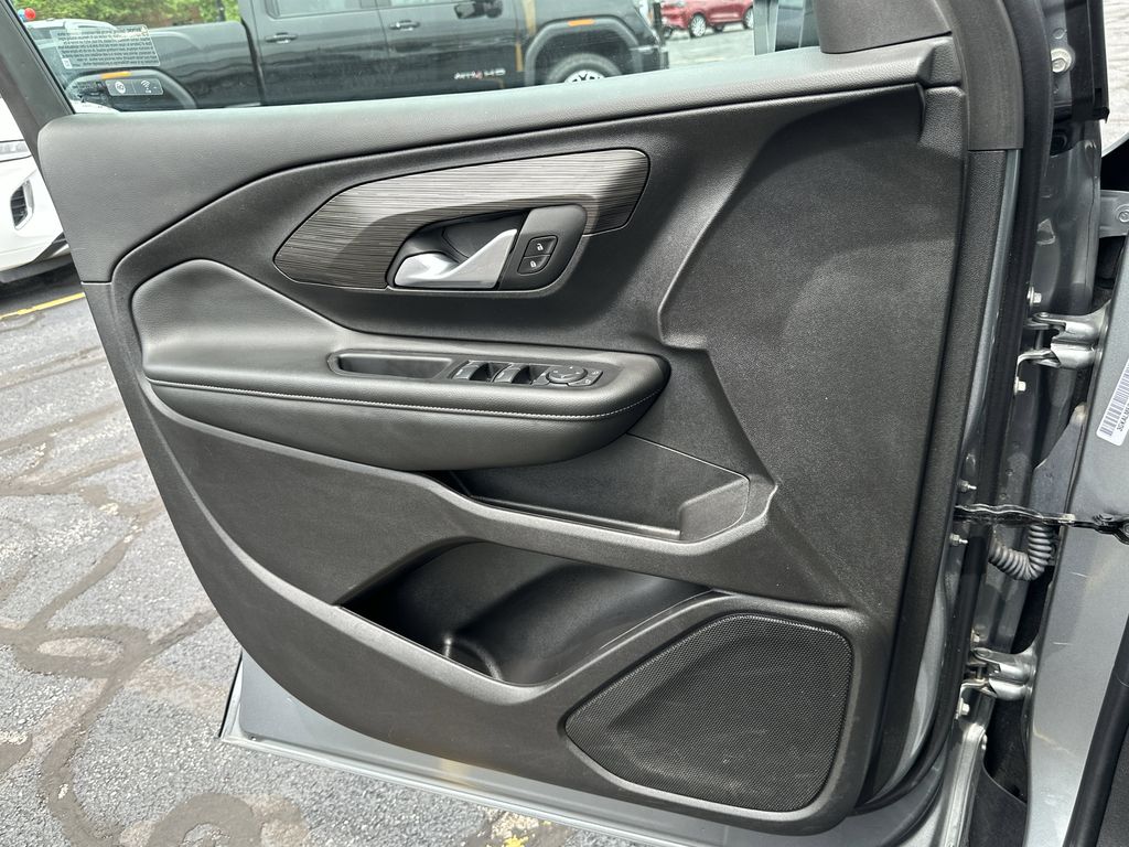 2024 GMC TERRAIN - Image 18