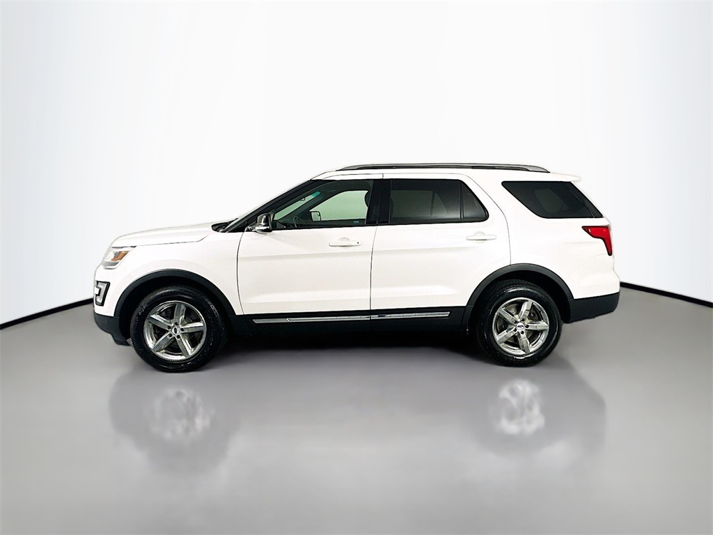 2016 Ford Explorer XLT photo 2