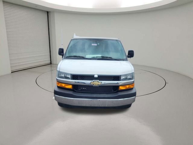 2023 Chevrolet Express Cutaway 3500 Work Van photo 2