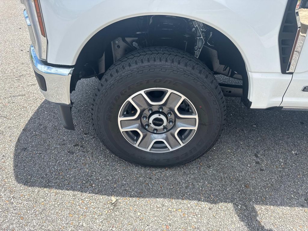 2025 Ford F-250 Lariat photo 3