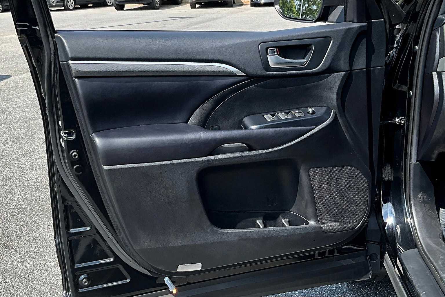 2019 Toyota Highlander SE photo 20