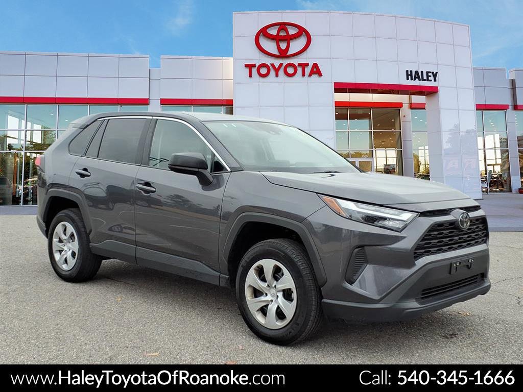 2025 Toyota RAV4 LE's photo