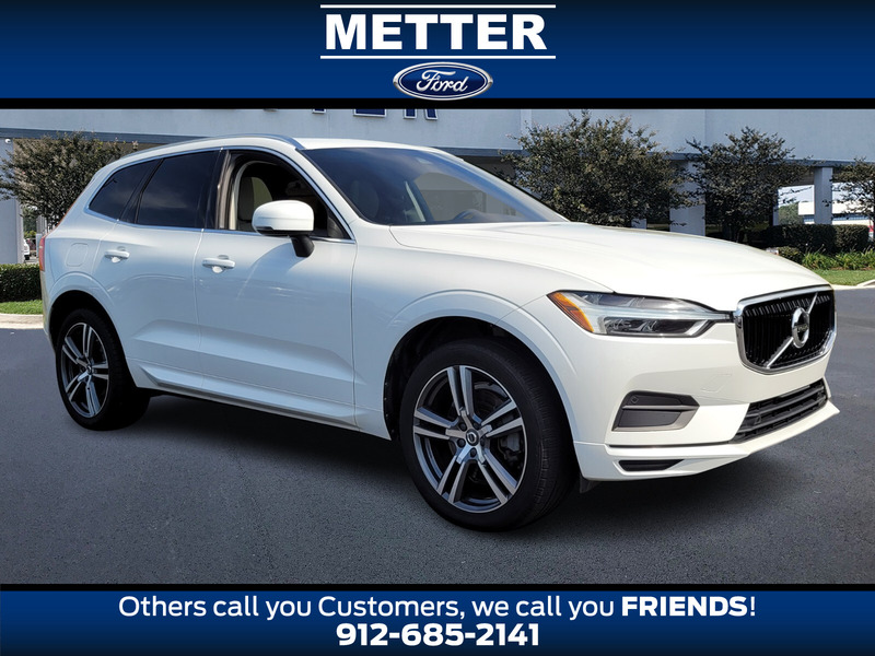 2020 Volvo XC60 Momentum's photo