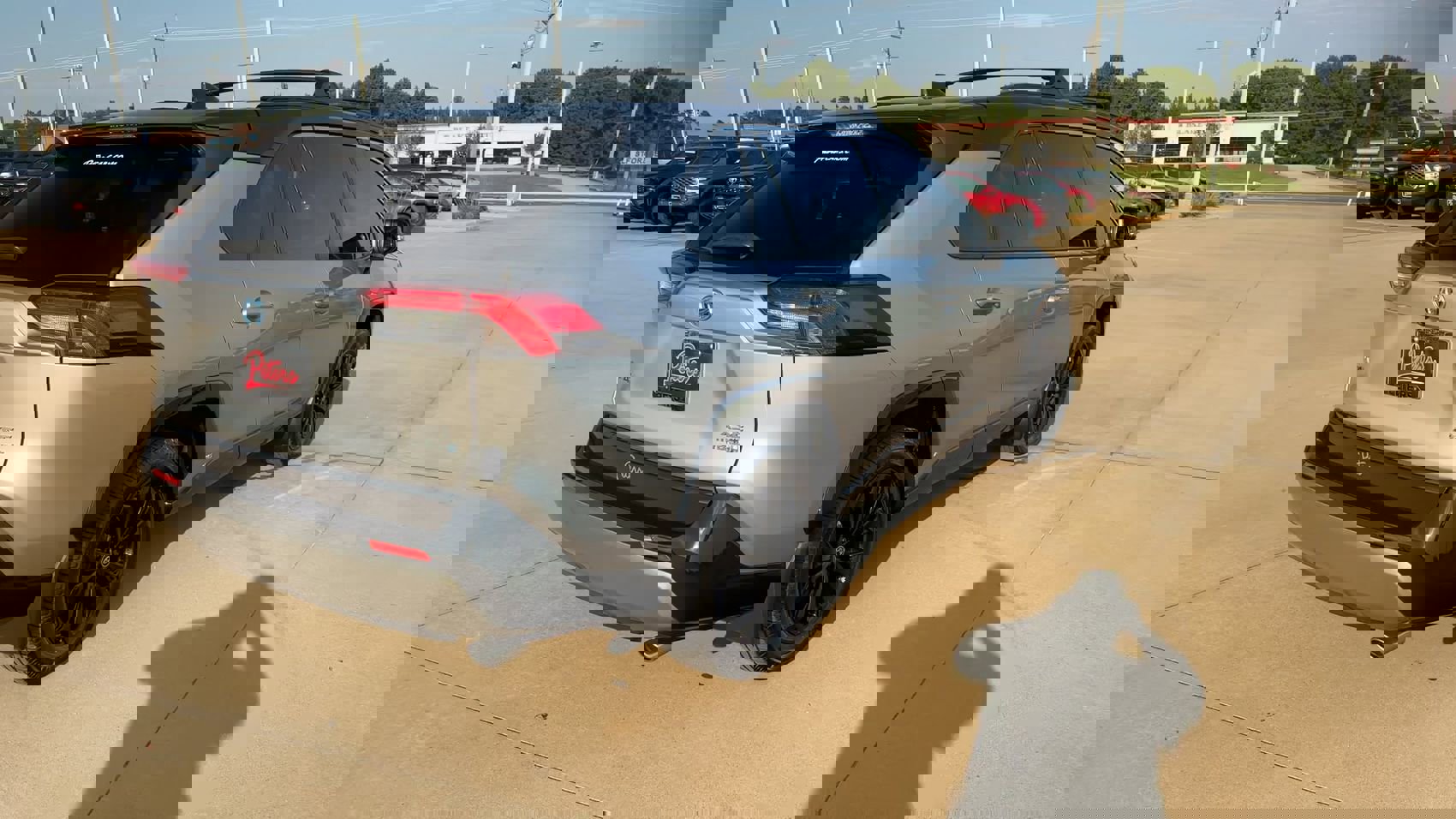 2023 Toyota RAV4 Hybrid XSE photo 7