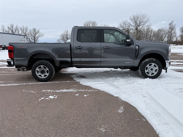 2026 Ford F-350 XLT photo 3