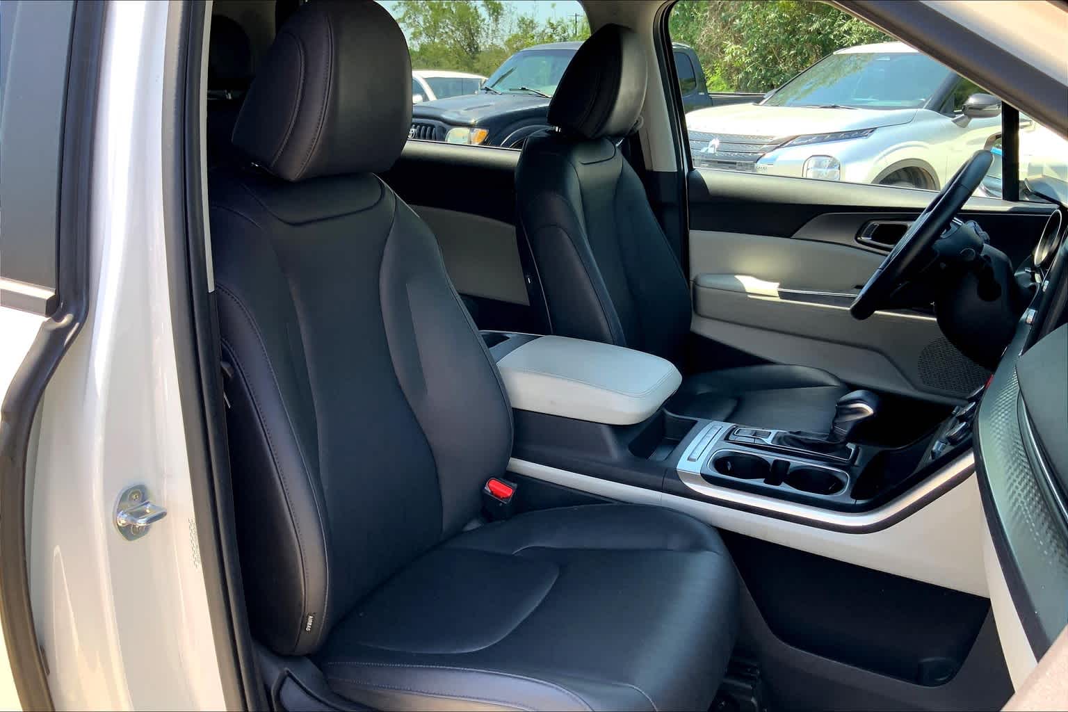 2022 Kia Carnival LX photo 8