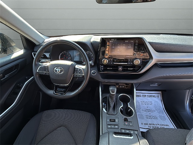 2020 Toyota Highlander LE photo 30