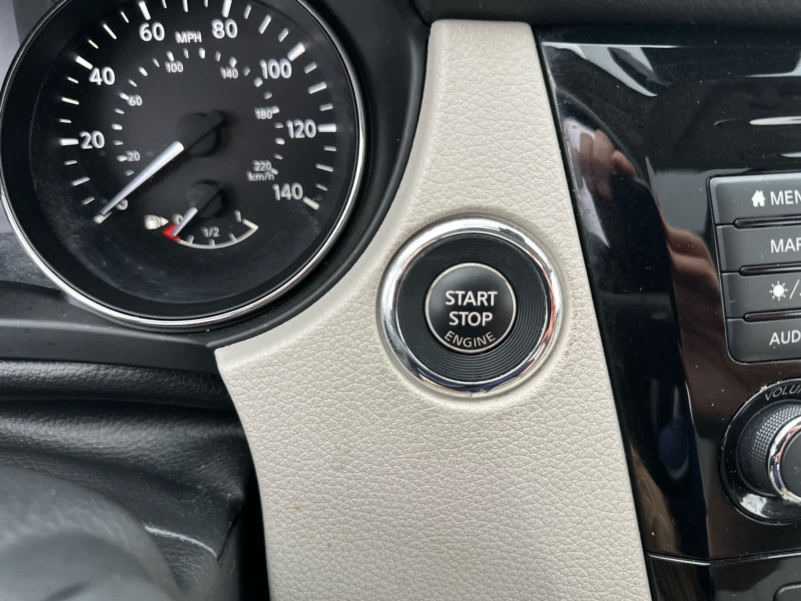 2020 Nissan Rogue Sport SL photo 25
