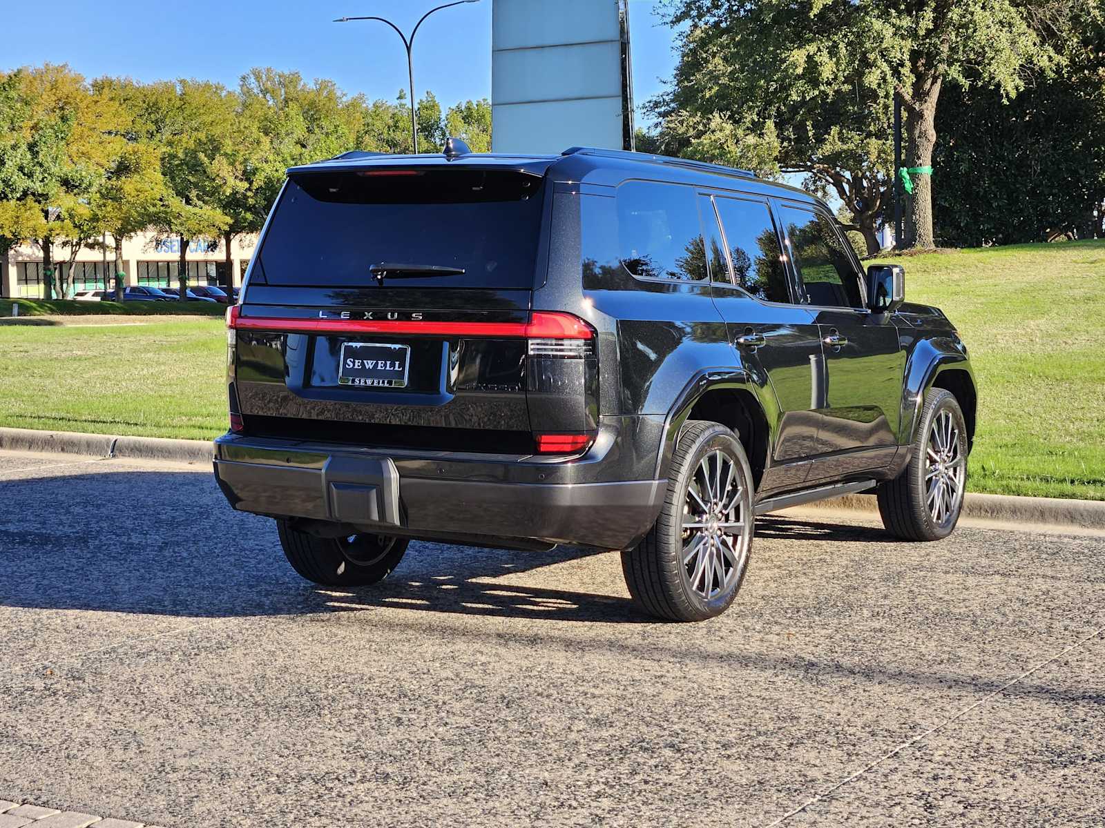 2024 Lexus GX 550 Luxury photo 3