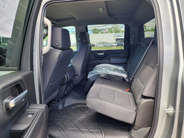2025 Chevrolet Silverado 2500HD Custom photo 10